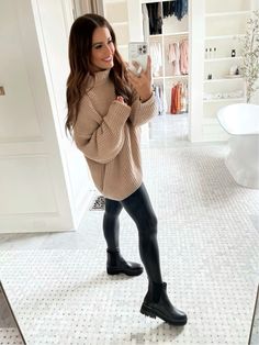 Leather Leggings Outfit Fall, Leather Leggings Outfit Winter, Faux Leather Leggings Outfit, Chelsea Boots Outfit, Leggings Outfit Fall, Look Legging, Leggings Outfits