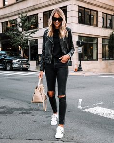 Adidas Superstars Outfits Women, Black And White Addidas Outfits, Adidas All Star Outfit, Black And White Adidas Shoes Outfits, Adidas Style Women, Black Sneakers Women Fashion Styles, Adidas Superstar Outfit Women, Adidas Superstar Women Outfit, Adidas Fashion Women