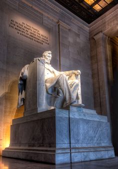 the lincoln memorial in washington d c is lit up at night with its lights on