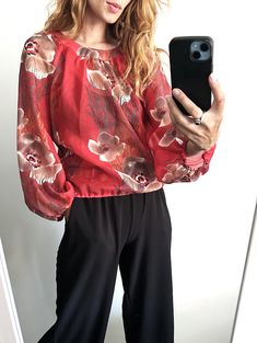 It's a Vintage 80s beautiful red floral peasant boho blouse. Lightweight. Crew neck. Loose fitted design. Lhalf sleeved. MADE IN SWEDEN. Size S or M. Material: 100% polyester. Great vintage condition. Model's height: 5'8 / 178 cm / Size S. MEASUREMENTS: Sleeve till neck: 21 inch / 53 cm. Bust doubled: 40 inch / 102 cm. Length: 22 inch / 56 cm. Worldwide shipping. Shipping takes to: USA 7-14 days.  EU 4-7 days. Others countries 7-14 days. White Outfits For Women, Retro Blouse, Gender Fluid Fashion, Comfortable Blouses, London Fashion Week Street Style, Loose Fit Blouse, Boho Blouse, London Street Style, Colored Wedding Dresses