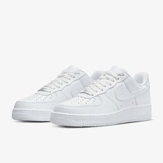 New Nike Af1’s Low Top Shoes For Men New In Box, White These Casual All White Shoes For Men Are A Classic Staple In Any Man’s Wardrobe. Pair These Mens White Sneakers With Any Outfit For Instant Elevated Style. Leather Upper Rubber Sole Mens Shoes Size 10 Zapatillas Nike Air Force, White Air Forces, Tom Ford Eyewear, Nike Air Force 1 07, Jordan 13, Air Force Ones, Nike Acg, Jordan 5, Clarks Originals