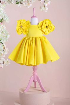 Fitted Floral Applique Princess Dress For Dress-up, Spring Party Princess Dress In Cotton, Princess Style Dress With Floral Applique For Fancy Dress, Yellow Floral Applique Party Dress, Yellow Dresses With Floral Applique For Party, Yellow Party Dress With Floral Applique, Fitted Princess Dress For Garden Party, Fitted Princess Dress With Floral Applique, Cotton Princess Party Dress