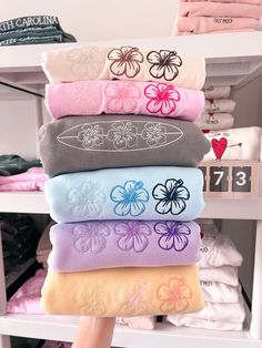 Hibiscus Crew – KMM Clothing Company Cute Preppy Outfits, Birthday Wishlist, Cute Sweatshirts, Cute Everyday Outfits, Really Cute Outfits, Cute Fits, My New Room, Preppy Outfits, Looks Vintage