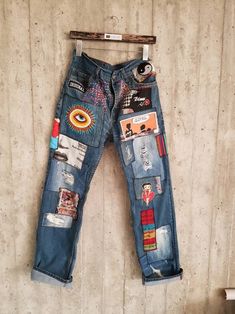 Jeans Painting, Look Disco, Hantverk Diy, Mode Steampunk, Diy Jeans, Woman Jeans, Denim Art, Levis Vintage, Jeans Woman