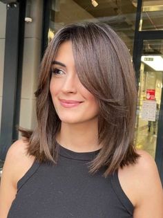 Tuns Bob Lung, Lob Hairstyle, Lob Haircut, Shoulder Length Hair Cuts, Haircuts For Medium Hair, Long Brown Hair, Haircuts Straight Hair, Penteado Cabelo Curto, Round Faces