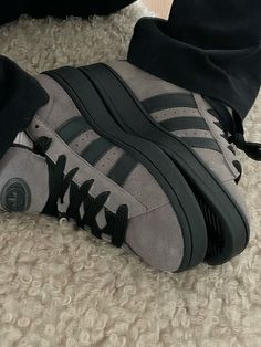 #streetstyle #shoes #adidas #grey #sneakers #stockholm #copenhagen #trendy #outfitgoals Trendy Black Shoes, Grey Shoes Outfit, Adidas Campus Grey, Grey Sneakers Outfit, Grey Adidas Shoes, Adidas Campus 00, Campus 00, Nike Shoes Women Fashion, Adidas Grey