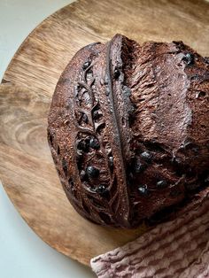 a loaf of bread sitting on top of a wooden plate