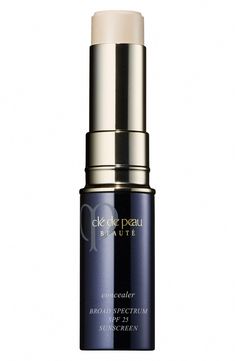 Jennifer Aniston Makeup, Jennifer Anniston Style, Best Under Eye Concealer, Jenifer Aniston, Natural Skin Tone, Concealer For Dark Circles, Best Concealer, Dark Circle, Under Eye Concealer