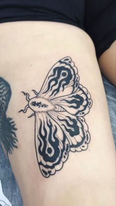 Moth Tattoo, Black Ink Tattoos, Dope Tattoos, Simplistic Tattoos, American Traditional, Piercing Tattoo, Mini Tattoos