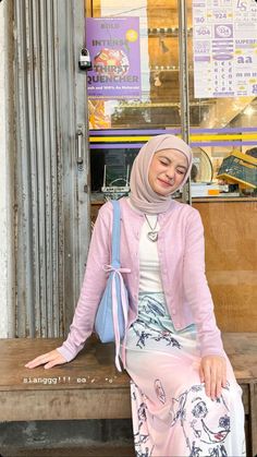 Hijab Fashion Pink, Mix And Match Pink Outfit Hijab, Pink Hijab Outfit, Mix And Match Outfits Hijab, Outfit Ngampus, Pink Hijab, Soft Feminine Outfits, Outfit Korean Style