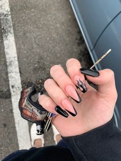 Long black and pink coffin acrylic nails with flames. Euphoria Nails, Posh Nails, Black Acrylic Nails, Edgy Nails, Grunge Nails, Classy Acrylic Nails, Black Nail, Acrylic Nails Coffin Short, Short Acrylic Nails Designs