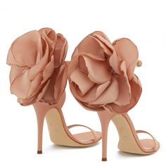 PEONY - Rosa - Sandalias Pink Bridal Shoes, Giuseppe Zanotti Heels, Floral Sandals, High Heels Shoes, Buckle Shoes, Womens Shoes High Heels, Big Flowers, Toe Sandals, High Heels Stilettos