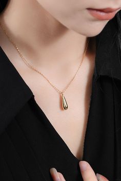 Experience timeless beauty with 18K Gold-Plated Pendant Necklace. ✨A touch of elegance at LOVCIA. 💎 Discover more at https://lovcia.com     #Lovcia #LovciaJewelry #GiftsForWomen #Necklaces #NecklacesForWomen #Women'sNecklaces #PersonalStyle #JewelryForWomen #JewelryForGirls #GiftForHer #GiftForLove #SterlingSilverNecklaces #TimelessElegance #LOVCIAShine #925SterlingSilver Unique Pendant, Gold Plated Necklace, Gold Pendant Necklace, Chain Lengths, Sterling Silver Necklaces, Jewelry Shop, Womens Necklaces