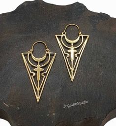 HANDMADE Beautiful handcrafted triangle cross ethnic boho earrings. Ideal for every day wear or for a special occasion. Aprox Length: 5.7 cm Aprox width: 3 cm Made with high quality jewelry brass nickel free. LINK Please follow the link to view my shop for other beautiful pieces. https://www.etsy.com/uk/shop/JagathaStudio Beautiful Anklet, Earrings Hoop, Triangle Earrings, Boho Gifts, Bohemian Earrings, Stunning Earrings, Gorgeous Earrings, High Quality Jewelry, Piercing Jewelry