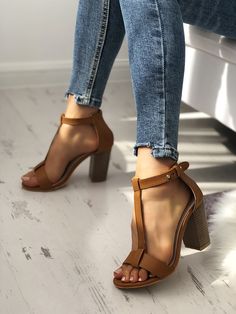 Chunky Pumps, Heels Aesthetic, Basic Shoes, Canvas Shoes Women, Trend Fashion, Black High Heels, Heeled Sandals