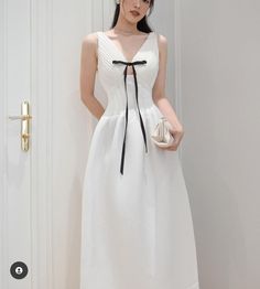 Measurements: Total length: 120cm/47.2in Bust Width  : 84cm/ 33in Waist Width: 66cm/ 26in Hip: 92cm/36in Chic White Maxi Dress For Banquet, White Midi Dress With Bow For Party, White Evening Midi Dress With Bow, White Bow Midi Dress For Party, White Midi Dress With Bow For Evening, White Party Midi Dress With Bow, Formal White Midi Dress With Bow, Formal White Pleated Maxi Dress, Sleeveless White Midi Dress With Bow