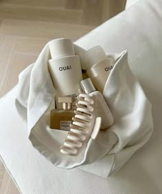 Ouai Hair, Vanilla Aesthetic, Vanilla Girl Aesthetic, Shampoo And Conditioner Set, Cream Aesthetic, Clean Aesthetic, Sulfate Free Shampoo