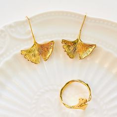 Discover the beauty of autumn with our Golden Ginkgo Leaf Earrings. Crafted with precision and detail, these earrings capture the essence of the season. Made with quality materials, they are a perfect accessory to elevate any outfit. Embrace the changing leaves with these unique earrings. Dimensions: 2.3cm*2.6cm Materials: 18k Gold-plated brass