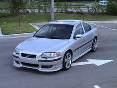 a silver car parked in a parking lot with an arrow pointing to the right and left