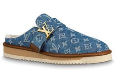 Buy and sell authentic Louis Vuitton shoes on StockX including the Louis Vuitton Cosy Mule Monogram Denim and thousands of other sneakers with price data and release dates. Painted Timberland Boots, Louis Vuitton Denim, Sac Louis Vuitton, Louie Vuitton, Louis Vuitton Women, Louis Vuitton Sneakers, Denim Sneakers, S Monogram, Balenciaga Shoes