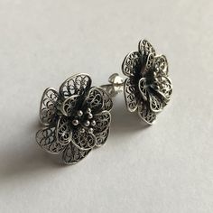 "Flower Earrings Flor de Alegria Dark - Sterling Silver Earrings - Flower Studs - Silver Stud Earrings - Filigree Earrings - Gift for Her - Handmade Earrings Filigree - delicate jewellery technique made from silver or golden threads \"embroidering\" kind of metalwork lace that is specific to Spain, especially an Andalusian town Cordoba, where they call it a cordobese filigree. This craftsmanship has been passed from generation to generation, nonetheless nowadays there are very few craftsmen left Delicate Jewellery, Filigree Jewelry, Filigree Earrings, Earrings Flower, Jewelry Techniques, Silver Jewelry Handmade, Silver Stud Earrings, Delicate Jewelry, Flower Bracelet