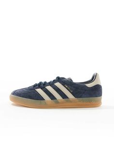 Schoenen van adidas Originals Nieuwe sneakers voor bij je nieuwe outfit Model met laag profiel Sluit met veters Gewatteerde kraag Signature adidas-branding Loopzool van slijtvast rubber Gripprofiel met textuur