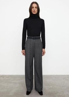 Grey Trousers Outfit Women, Grey Trousers Outfit, Wide Leg Pants Outfit Work, Trousers Women Outfit, Grey Pants Outfit, Wide Leg Pants Outfit, Womens Suit, Grey Slacks, Front Tuck