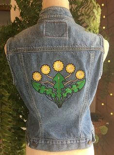 "Perfectly broken-in vintage Levi's mandarin collar vest with dandelion embroidery. A perfect addition to any spring wardrobe for city dwellers or the cottage crowd! The size on the tag states misses 8/10. Measurements are taken flat, buttoned and in inches: Shoulder to shoulder : 14\" Underarm across chest: 18\" Shoulder to hem: 20\" Please feel free to message me with any questions. I am usually quick to respond and always happy to help!" Casual Floral Embroidered Vest For Fall, Casual Fitted Vest With Floral Embroidery, Retro Vest With Pockets For Spring, Sleeveless Spring Outerwear With Floral Embroidery, Vintage Spring Vest Outerwear, Sleeveless Outerwear With Floral Embroidery For Spring, Sleeveless Floral Embroidery Spring Outerwear, Sleeveless Floral Embroidered Spring Outerwear, Fitted Sleeveless Outerwear With Floral Embroidery