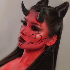 Girl Devil Makeup, Succubus Makeup Halloween, Red Devil Makeup Halloween, Devil Hairstyles, Halloween Makeup 2023, Demon Costume Halloween, Devil Girl Makeup, Devil Make Up, Diy Devil Horns