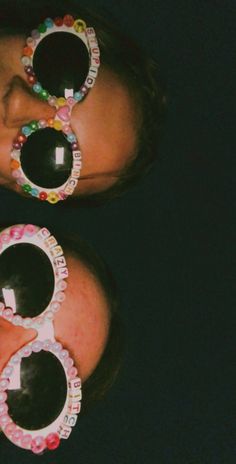 Teen Summer Crafts, Clout Goggles, Beaded Glasses, Arte Indie, Fun Sleepover Ideas, Cool Glasses