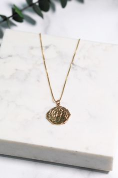 This simple and gorgeous Vintage Coin Necklace is delicate, but also an adorable addition to any neckline! 18" gold filled box chain with large 24kt gold plate Greek coin -Made in the USA Greek Coins, 24kt Gold, Coin Necklace, Box Chain, Modern Fashion, Vintage Necklace, Gold Filled, Gold Necklace, Gold Plate