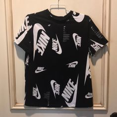 Boys Black And White Nike Tee. Never Worn. Black And White Nike, Black And White Nikes, Nike Tee, Boys Nike, White Nike, Nike Tees, Boys Top, Nike Shirts, Nike Black