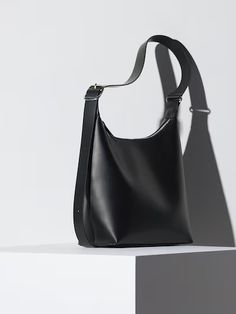 Faux Leather Square Shoulder Bag | UNIQLO US Off White Store, Bag Uniqlo, Square Shoulder Bag, Uniqlo Bags, White Stain, Styling Ideas, Body Colour, Square Bag, Long Wallet