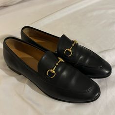 Only Worn A Few Times. Gucci Shoes Women, Gucci Jordaan, Gucci Shoes, Leather Loafers, Flat Shoes Women, Loafer Flats, Loafers, Gucci, Women Shoes