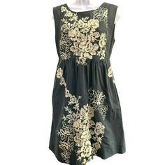 "J Crew Women's Green Embroidered Floral Dress Sleeveless Gorgeous Detail Item is in good, pre-owned condition. There is no size tag listed on the items. Please refer to the measurements for sizing. Measurements are approximately as follows: Armpit to armpit: 16\" Waist: 28\" We ship most items out the next business day. Please contact us with any questions. We are happy to combine shipping when possible. Thank you! 1228 Features: * Floral Condition: Pre-Owned Good" Spring Cotton Sleeveless Dress With Embroidery, Spring Sleeveless Embroidered Cotton Dress, Embroidered Floral Dress, Floral Embroidered Dress, Wakefield, Dress Sleeveless, Dress Clothes For Women, Size Tag, Floral Dress