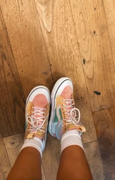 Groovy Shoes, Cute Unique Converse, Aesthetic Converse Colors, Lexi Hidalgo Converse, Fun Shoes, Orange Converse Aesthetic, Fitness Style