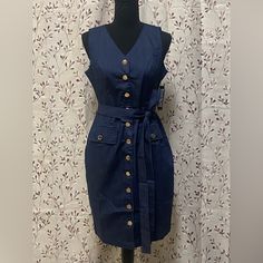 New York & Company - Belted V-Neck Denim Dress (Nwt) Size - Small Color - Dark Washed Denim V-Neck Sleeveless Buttons Down Front Self-Tie Waist Belt (Can Be Worn With Or Without Belt) Flap Pockets Hits Above Knee Shell - 64% Cotton / 34% Polyester / 2% Spandex / Lining - 100% Polyester **Please See Photos For Measurements** Smoke And Pet Free Home (#100) V-neck Denim Dress For Work, Chic Fitted V-neck Denim Dress, Fitted V-neck Denim Dress With Buttons, Fitted Denim Blue V-neck Dress, Denim Blue V-neck Dress With Button Closure, V-neck Denim Dress With Button Closure, V-neck Denim Blue Dress With Button Closure, Spring Workwear V-neck Denim Dress, Spring V-neck Denim Dress For Work