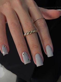 Be A Model: 30 Grey Nail Ideas Too Chic To Pass - 248 Grey Nail Art Designs Classy, Grey Gel Nails Short Designs, Grey Foil Nails, Grey Nail Ideas Acrylic Short, Short Gray Nails With Design, Short Nails Gray, Short Nails Grey, Gray White Nails, Gray And Silver Nails