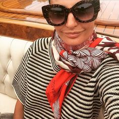 Jackie O Style, How To Wear A Scarf, Outfit Formulas, Hermes Scarf, How To Wear Scarves, Style Chic, Scarf Styles