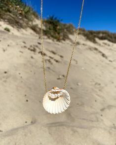 Great summer accessory for ocean lovers! Made of the real shell found on the beaches of Marbella in Spain. Decorated with natural mini pearls. Chain is gold plated 925 silver. Measures 60 cm. Handmade in Spain. Jewelry Real, Real Pearls, Summer Accessories, Artistic Jewelry, Marbella, Pearl Pendant, Silver Chain, Arrow Necklace, Jewelry Necklace Pendant