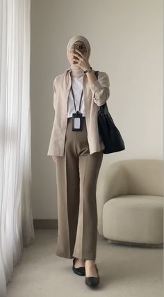 Hijabi Casual Outfits Chic, Pengantin Modern, Kulot Pants, Model Celana, Office Wears, Women Office Outfits