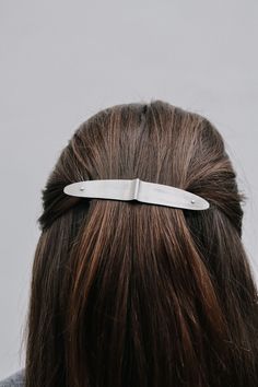 Silver hair clip large hair barrette minimalist hair pins golden hair accessories copper hair jewelry hair fashion christmas gift for her A minimalist hair barrette to add a finishing touch to your up-do. It is a stunning yet uncomplicated accessory that is incredibly versatile, and works effortlessly day to night, casual to dressed up. *MEASUREMENTS AND DETAILS* - 3.5 inches long by 0.5 inches wide. - Securely attached to a stainless steel french clip. - Available in copper / brass / rustic cop Golden Hair Accessories, Accessories Simple, Minimalist Hair, Silver Hair Clip, French Clip, Simple Hair, Geometric Forms, Fashion Christmas, Golden Hair