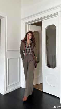 Vintage Corporate Outfits, Restaurant Hostess Outfit, Formal Outfits For Women Events, Feminine Style Aesthetic, Formal Dresses Modest, Cute Professional Outfits, Outfits For College, Aesthetic Business, Outfits Skirt