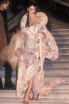 Phoebe O'Brien 🌺 Christian Dior Haute Couture Spr/Sum 1998 Dior 1990 Runway, Dior 90s Runway, Dior Runway 90s, Dior 1998, Runway Fashion Vintage, Humanized Disney, Summer Couture, Decades Of Fashion, 90s Runway