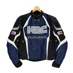 Brand Name :- HRC HONDA RACING . 📌 Tag Size :- L . MEASUREMENT: -Follow the manual measurement provided. -Armpit to armpit - 22.5' Inches -Length - 26.5' Inches -Shoulders - 20.5' Inches -Sleeve Length - 24' Inches -Comparing the measurements with your own shirt are the best way before purchasing. -Please do not rely on tag size as pre-worn items. -They may have been altered, stretched or shrunk & vintage sizes do not directly translate the modern sizes. -Please enlarge the photos for clear ima Racing Style Long Sleeve Biker Jacket For Motorcycling, Racing Biker Jacket With Long Sleeves For Motorcycling, Long Sleeve Racing Biker Jacket For Motorcycling, Sporty Long Sleeve Biker Jacket For Motorcycling, Sporty Winter Biker Jacket For Motorcycling, Winter Sporty Biker Jacket For Motorcycling, Fitted Moto Sports Outerwear, Fitted Moto Outerwear For Sports, Safety Jacket