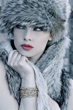 Bride Winter, Russian Hat, Wife Style, Portrait Photography Women, Winter Bride, Fur Accessories, Show Room, Elegant Hats