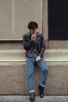 Vintage Rock Aesthetic Outfit, 90s Leather Jacket Outfit Men, 80s Fashion Leather Jacket, 80s Rock Outfit Men, Leather Jackets Aesthetic, 90s Rock Outfit, 90s Rock Fashion, 90s Outfits Men, Rock Outfit Men