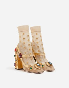 Shoes For Women Aesthetic, Mode Pastel, Fotografi Digital, Women Aesthetic, Funky Shoes, Aesthetic Shoes, Cat Walk, Dolce E Gabbana