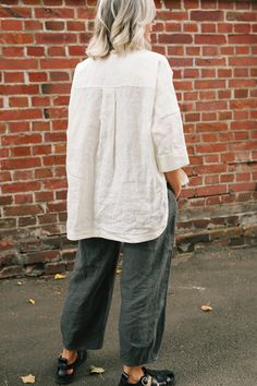 High Waist Tapered Linen Pants Elastic Waist Wide Leg Pants - Etsy Poland Relaxed Womens Outfits, Oversized Summer Bottoms For Everyday Wear, White Relaxed Fit Effortless Bottoms, White Relaxed Fit Bottoms, Oversized Linen Bottoms With Pockets, Effortless Everyday Linen Pants, Relaxed Fit Linen Pants For Everyday, Linen Bottoms With Pockets For Casual Gatherings, Oversized Linen Casual Pants