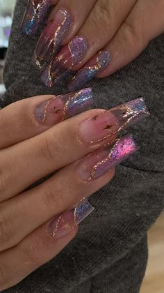 Gold Sticker Nails, Holographic Pink Nails, Glass Nails Designs, Cateyes Nails Design, Cateye Nailart, Cateyes Nails, Holographic Nails Acrylic, Mosaic Nails, Reflective Glitter Nails